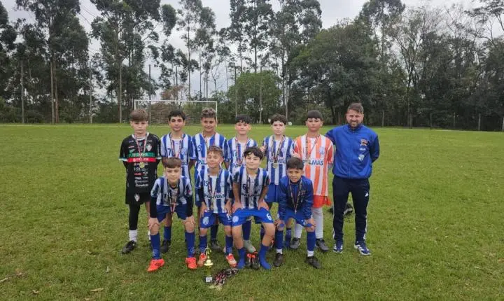 Escolinha de Base do Caxias de Palmas levou 40 atletas para disputar campeonato em SC
