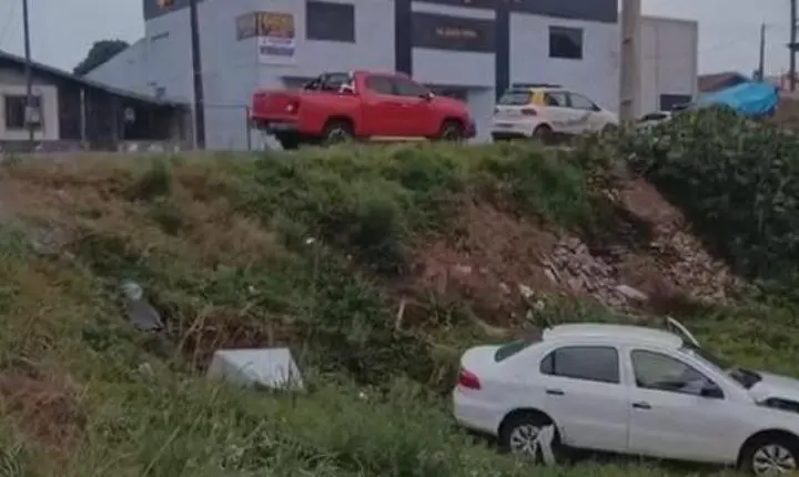 Imagem do momento exato do acidente no bairro Santa Cruz em Palmas