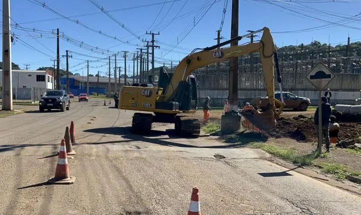 Início das obras na Av Kaigang, alerta para os motoristas no sistema “Pare e Siga”