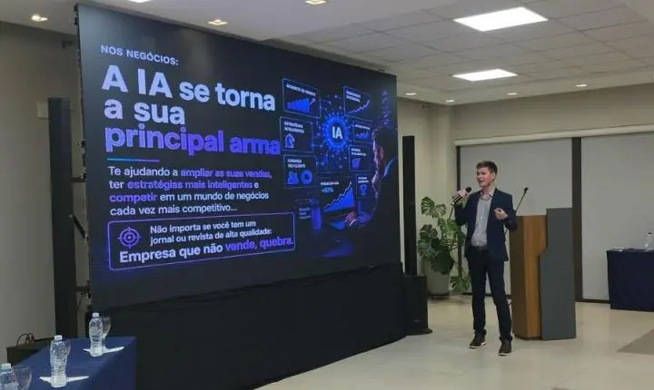 Inteligência Artificial e comunicação foram o tema da primeira palestra do 29º Congresso da Adjori PR