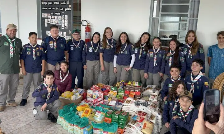 Lar dos Velhinhos Nossa Senhora das Graças recebeu doações de alimentos do grupo Escoteiros Pé Vermelho de Palmas