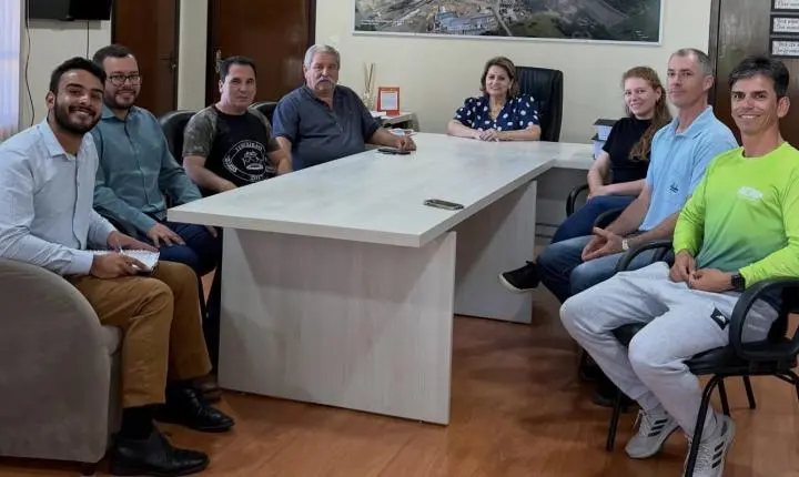 Ligação asfáltica em CBUQ na Estrada do Travessão pautou reunião 