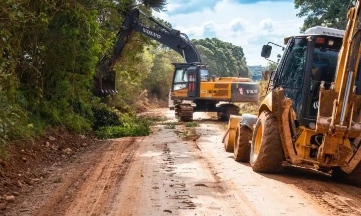 Momento histórico para Cel Domingos Soares, teve início primeiro trecho de asfalto rural da cidade 