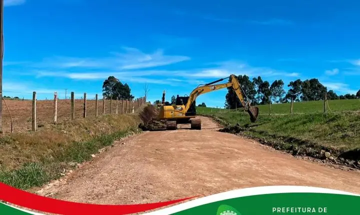 Obra do primeiro asfalto rural da história de Palmas avança com serviços de preparação da base na Estrada Fundo Grande