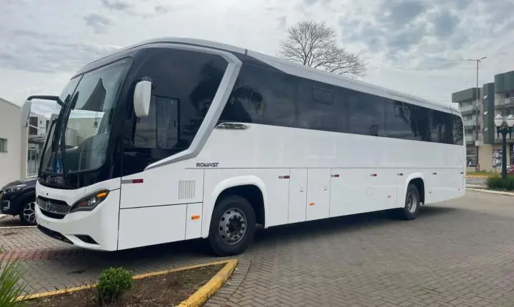 Prefeitura de Palmas recebe novo ônibus para reforçar o transporte de pacientes da Saúde