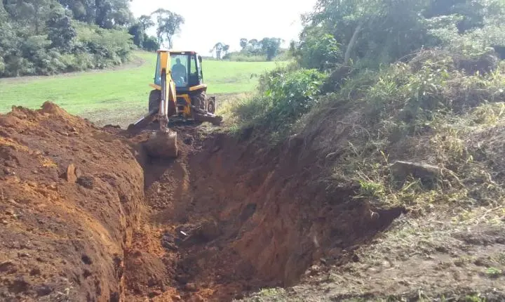 Produtores rurais que adquiriram horas máquinas foram atendidos pela municipalidade 