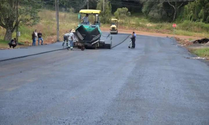 Programa Asfalto Novo, Vida Nova avança com obras de pavimentação em Cel Domingos Soares
