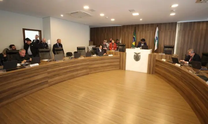 Proposta que amplia o alcance do Programa Colégios Cívico-Militares avança nas comissões de Educação e Segurança Pública