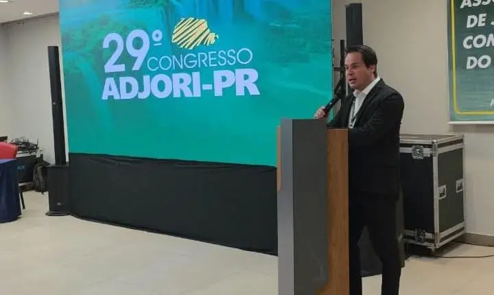 Secretário da Secretaria Municipal da Comunicação Social de Curitiba marca presença no 29° Congresso da Adjori PR