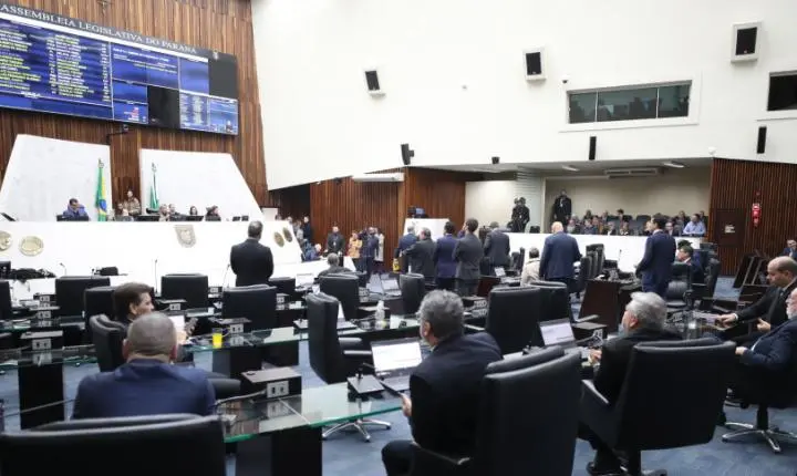 Segue para sanção projeto que proíbe reconstituição de leite em pó importado no Paraná